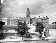 (Parliament Buildings Ottawa, Ont). Centre Block 1910