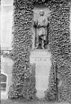 [La Statue de Lord Elgin, façade du Palais Lêgislatif.] n.d.