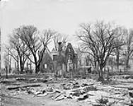 (Fire - Ottawa - Hull) [Ruins after the fire.]. [ca. April 26, 1900].