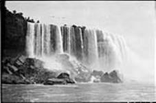 Horseshoe Falls, Niagara Falls, Ont. [1920's]