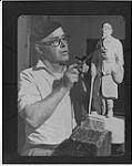 Monsieur André Bourgault, sculpteur canadien de renommée mondiale, à son atelier de Saint-Jean-Port-Joli n.d.
