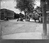 [Toronto, Ont.] Intersection College & Spadina n.d.