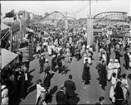 [The Midway. Canadian National Exhibition, Toronto, Ont., Sept. 1936].