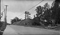 Cutting the hill on Keele St., High Park, [Toronto, Ont.]. 23 Oct., 1917