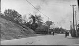 Cutting the hill on Keele Street, High Park, [Toronto, Ont.]. 23 Oct., 1917