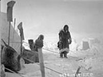 [Netsilingment Inuit] Original title: Netsilingment natives. 12 May 1929.