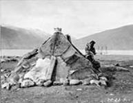 [Inuit topek] Original title: Native topek. 1923