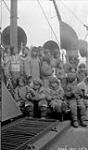 [Groupe de personnes inuits à bord du bateau appelé " Beothic ".]  1927.