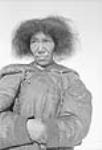 (Femme autochtone, Padlei, T.N.-O., 1949-50). [Ikualak, mère de Martha Illnik.] 1949-1950