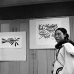 L'artiste inuit Kenojuak au centre d'art. août 1961