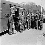 Soldiers of the Royal Regiment of Canada queuing up at a Canadian Y.M.C.A. War Services Overseas refreshment van, England, 19 April 1943 Apri1 19, 1943