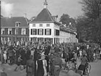Crowd forming to hear the pipe band of the 48th Highlanders of Canada play Retreat before the Palace of Queen Wilhelmina. 20 Apr. 1945