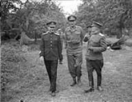 Mission d'officiers supérieurs russes visitant Caen 28 jui1. 1944