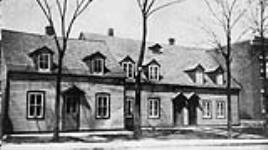 Berceau de la Congrégation des Soeurs grises de la Croix et de toutes les Oeuvres. / [First Grey Nuns' house in Ottawa.] St. Patrick Street 9 March 1845 - 3 June 1850.