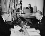 Rt. Hon. Mackenzie King and Hon. Louis St. Laurent broadcasting a message to Canada on VE-Day 8 mai 1945.