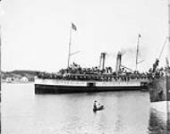 Le vapeur « Islander » part de Victoria, Colombie-Britannique pour Gold Fields, Klondike, en 1897 n.d.