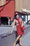 Hôtesse du pavillon de la Suisse à l'Expo 67. 1967