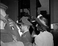 Servicemen return on troop-ship ["Cameronia"] arrive Bonaventure Station 17 Aug. 1945.