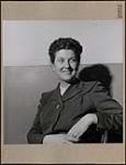 Vera White, membre du service du personnel à la Société Polymer de Sarnia. mars 1946