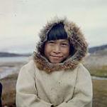 Garçon à Cape Dorset, Nunavut [entre juin-septembre 1960].