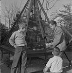Buckley avec ses deux fils. 1957