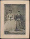 Marie & Octavie Riel. [Marie à droite et Octavie à gauche]   1871.
