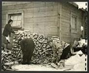 Heating is provided by wood brought in from surrounding lumber camps. [1943/11-1943/12]