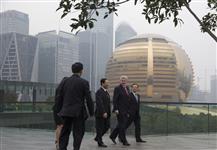 [Prime Minister Stephen Harper visits the City Balcony with Li Qiang, Governor of Zhejiang Province, and Zhang Hongming, Mayor of Hangzhou, and enjoys the view over the Qiantang River during his official visit to China] 6 November 2014