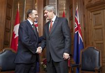 [Prime Minister Stephen Harper announces that a re-elected Conservative government will end the long-gun registry and establish a hunting and wildlife advisory panel during a campaign stop in Wainfleet, Ontario] 4 April 2011