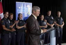 [Prime Minister Stephen Harper announces funding for the second phase of the redevelopment of the Queenston Plaza at the Queenston-Lewiston border crossing in Niagara-on-the-Lake, Ontario] 3 September 2009