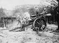 Heavy howitzer in action Sep., 1916.