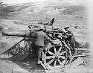 Large German gun captured by 13th Battalion. Battle of Amiens. August, 1918 Aug., 1918.