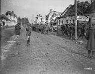 German prisoners marching to corps cage in Arras. August, 1918 August 1918.