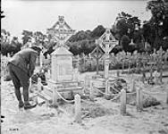 Canadian graves in cemetery near Albert. July, 1918 July 1918.