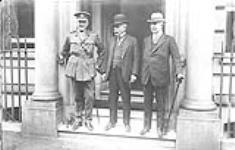 Major-General S.C. Mewburn, Sir R. Borden and Sir A.E. Kemp in London, July 1918 1914-1919