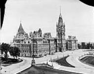 (Parliament Buildings) Centre Block, view from Western approach. [after 1880].