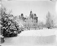 Parliament Buildings. Centre Block, from the East. [between 1880-1890].