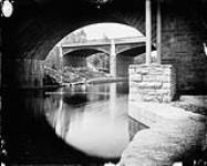 Below Sapper's Bridge, from Sparks Street to Rideau Street [entre 1875-1880].