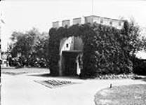 Old Gate of Fort Garry in Park 1914.