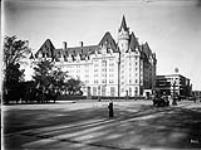 Chateau Laurier from Wellington Street 1916.