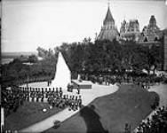 [Unveiling the Statue of Queen Victoria by H.R.H. The Duke of Cornwall and York] 21 septembre 1901.