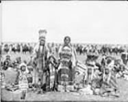 [Membres de la nation Blackfoot] rassemblés à Point Shaganappi de rencontrer Son Altesse Royale le duc de Cornouailles et d'York September 28, 1901.