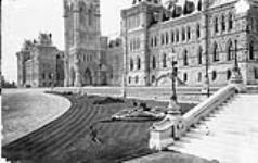 (Parliament Buildings) Close-up of Centre Block [1859 - 1916].