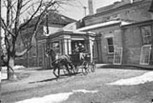 [Carriage leaving Rideau Hall, Ottawa, Ont.] [between 1880-1910].