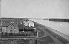 The Hudson's Bay Company's Property at Fort Vermilion, Alta. [Factor's house in foreground] 1920
