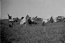 Sports day at Assiniboine Reserve, [Sask.] 1922