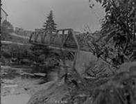 Les chutes, Steel bridge, Nicolet River, Que 1924