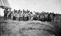 Écoliers de la mission indienne de Hay River, T. N.-O.,1925 1925