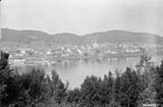 [Town] on St. Maurice River, P.Q. [ Probably St. Jean des Piles] 1926