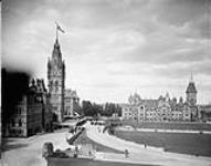 Closing of Parliament. [showing Centre and East Blocks, Ottawa, Ont.] 1914